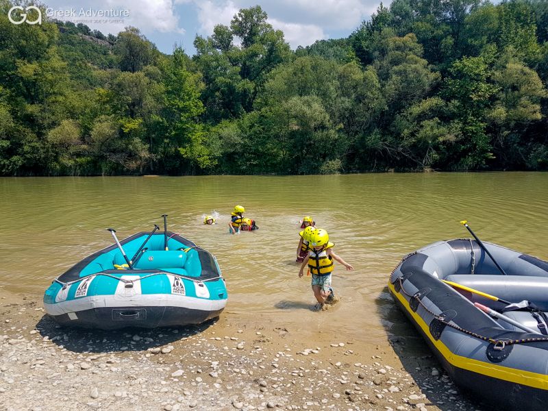 Family rafting in Aliakmonas river, Grevena 